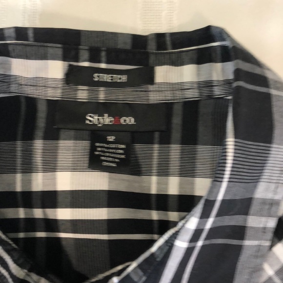 Super cute 3/4 length sleeve button down! - Picture 2 of 2